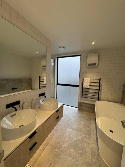 Black-Luxe Living In The Heart Of City Apartment Christchurch Exterior foto