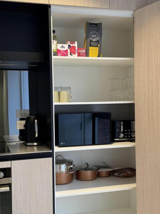 Black-Luxe Living In The Heart Of City Apartment Christchurch Exterior foto